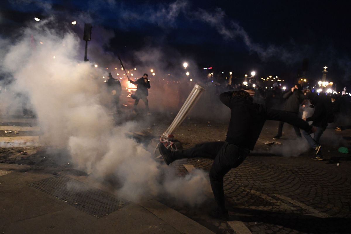 Demonstrationer flere steder i Frankrig er blevet ret voldsomme. Derfor advarer Udenrigsministeriet nu danskere.