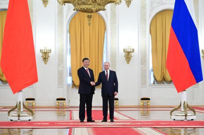 Ruslands præsident, Vladimir Putin, og Kinas leder, Xi Jinping, drøftede tirsdag det kinesiske forslag om en våbenhvile i Ukraine, mens de gav udtryk for sammenhold og optrappet rivalisering med Vesten.