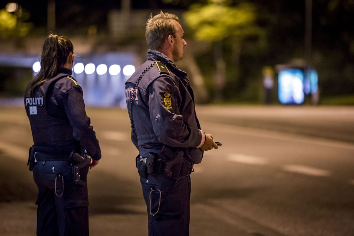 Et par betjente rykkede ud og tog sig af den voldelige 41-årige tivoli-gæst.
