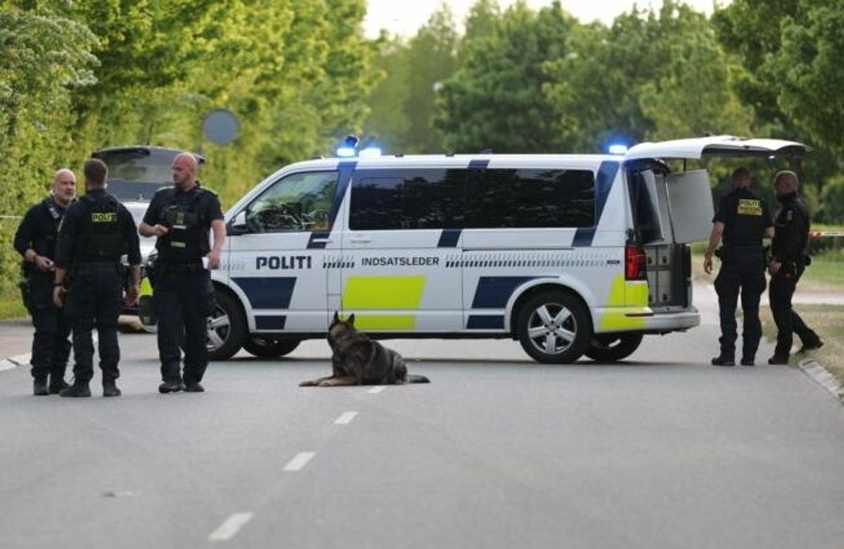 Vidner havde set en pistol-lignende genstand samt stikvåben.