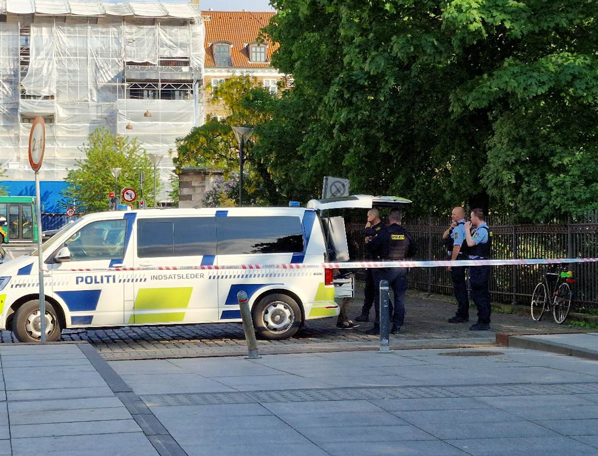 Politiet ønsker ikke at oplyse, hvorfor de mange betjente er rykket ud.