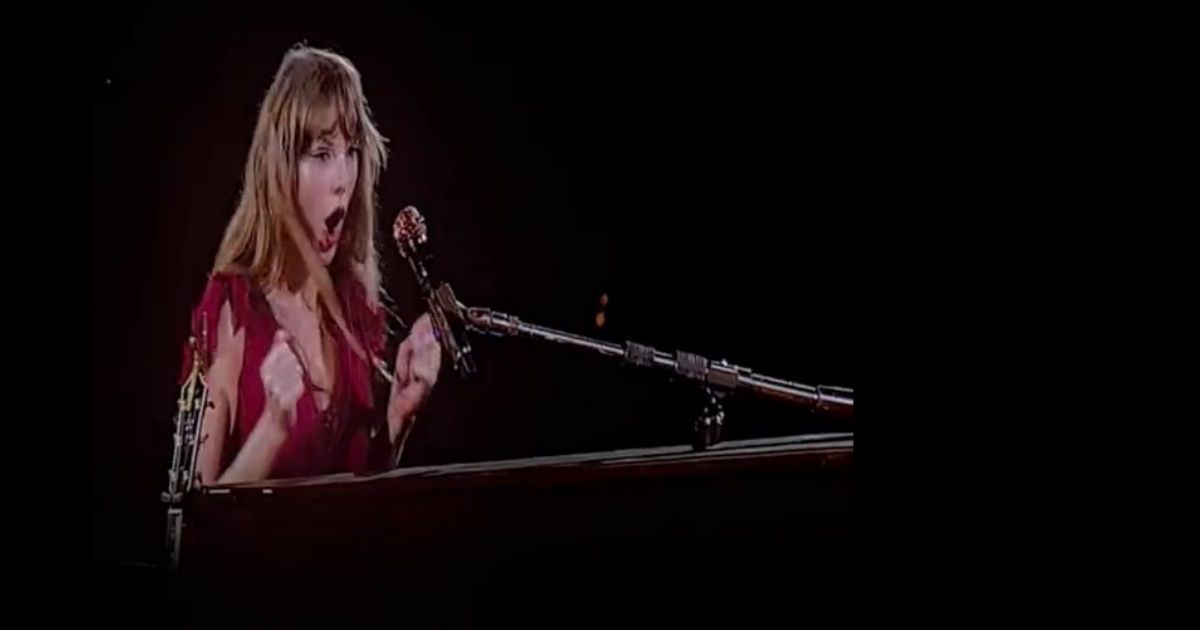 Taylor Swift havde ingen anelse om, hvad der foregik på scenen, da hun klaveret gik amok.
