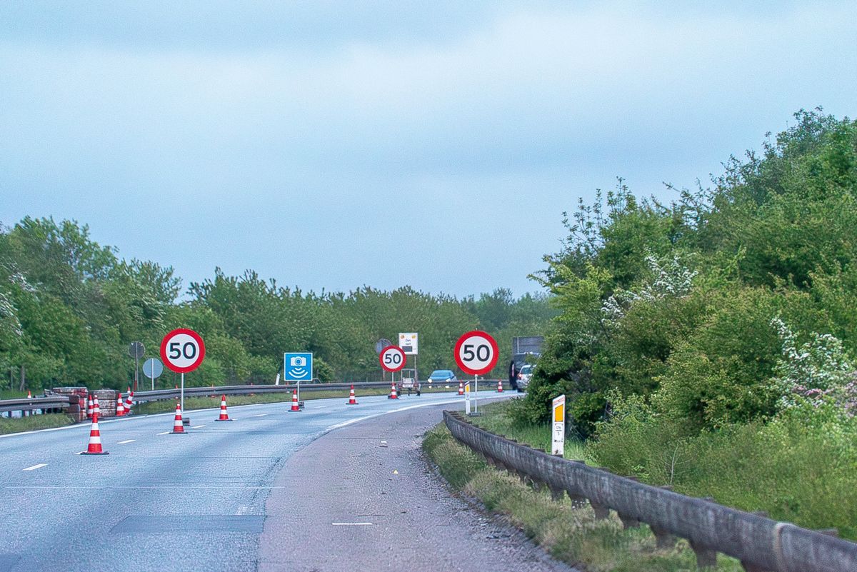 Frem mod sommerferien må trafikanterne forvente længere rejsetid i perioder, imens der udføres belægningsarbejde i midterrabatten og nødsporet langs E45 Aarhus Syd til Nord. Foto: Arkil