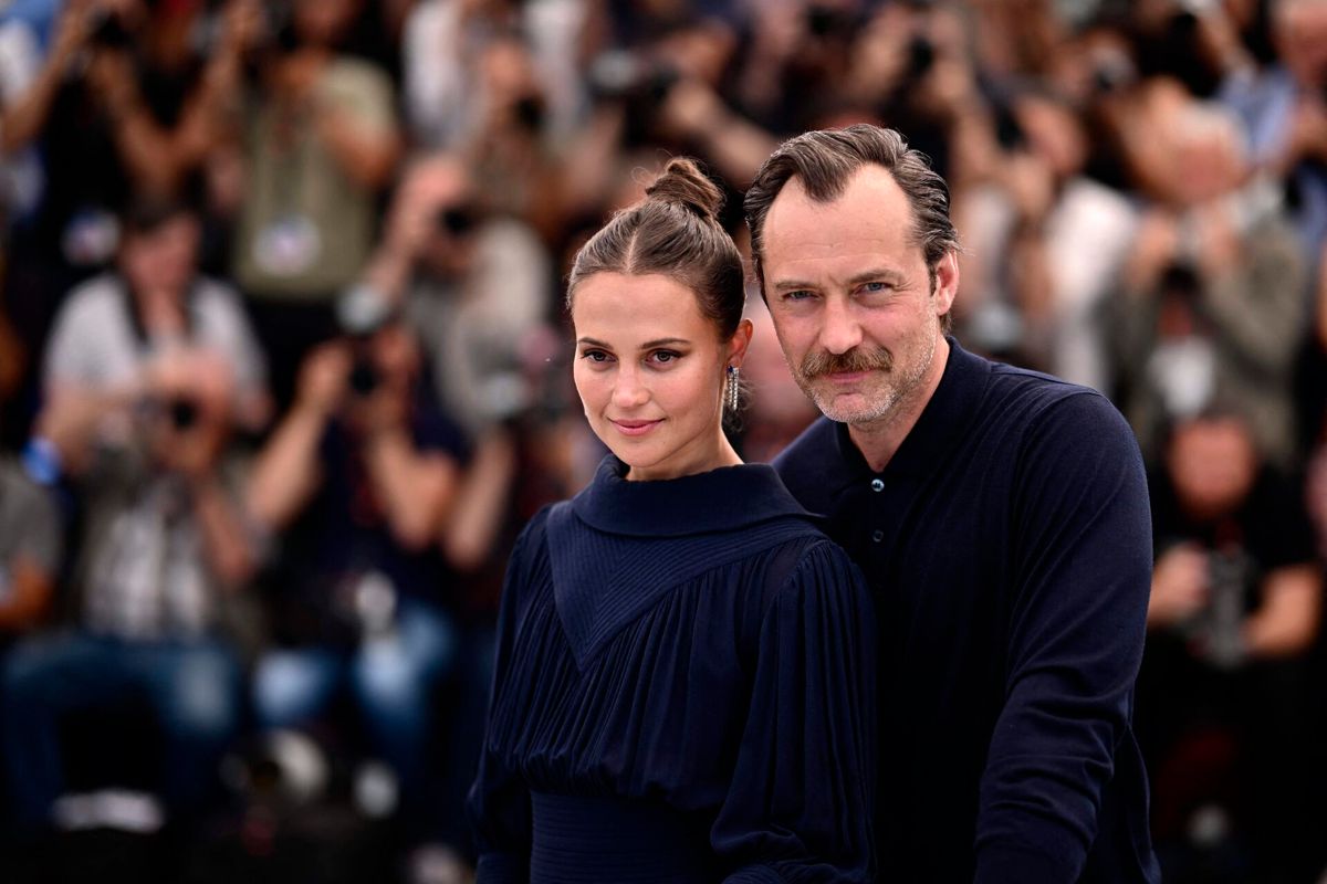 Alicia Vikander og Jude Law i Cannes.