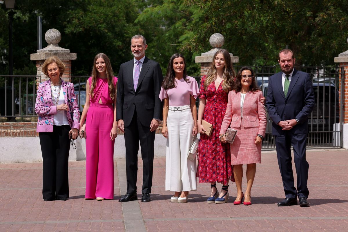 Prinsesse Sofia ses her sammen med sin søster samt sine forældre og bedsteforældre.