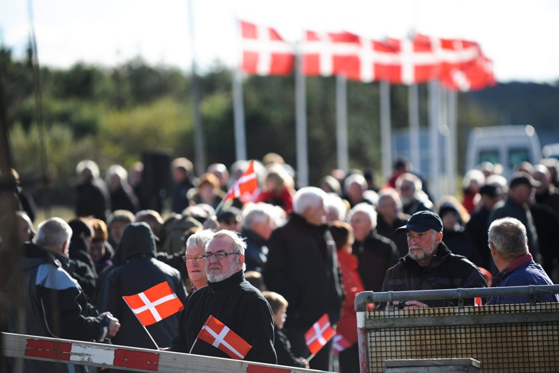 Ved indvielsen af Feggesundfærgen 12. oktober 2012 var folk mødt talstærkt op. 500 pølser, skænket af kommunen og serveret af Nordmors Beboerforening, slap op i utide.