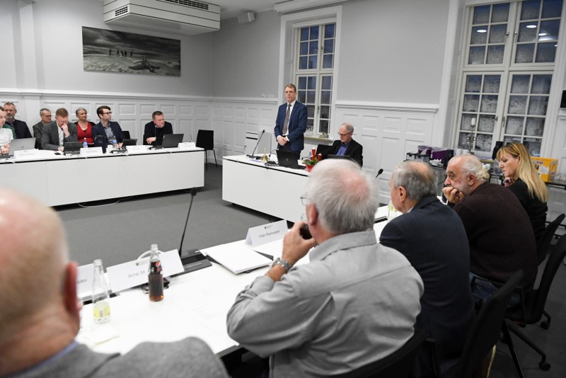 Byrådet i Brønderslev har været på budgetseminar. Nu er 17 af dem blevet enige om et forlig - mens de ti røde byrådsmedlemmer er ude.