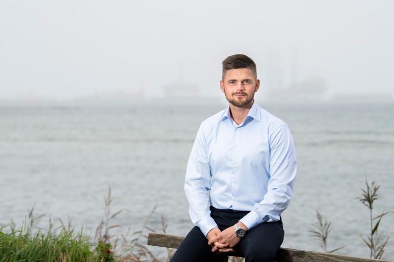 Direktør hos Trigon i Frederikshavn, Mikkel Mørk Westergaard, synes, at potentialet i et nyt feriecenter i Skagen er kæmpestort. Og han glæder sig over at Trigon A/S får lov at stå for opførelsen.