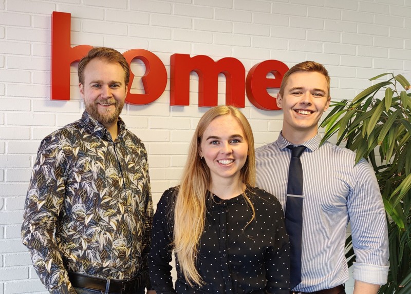 Medarbejderne i den nye Home-butik er klar fra onsdag. Det er fra venstre: Indehaver Mark Holm Frost, Ida Venø Jensen og Esben Clemmensen. Foto: PR