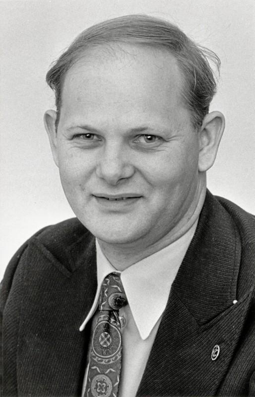 1997: Selv om Folketinget netop har vedtaget, at der indføres en passagerafgift på 75 kr. på indenrigsflyvning, tror begge de lokale folketingsmedlemmer, Ole Vagn Christensen (S, billedet) og Svend Heiselberg (V), på, at det lykkes at friholde Thisted og Sindal lufthavne på grund af disses særlige forhold. Det bygger de på tilkendegivelser fra skatteminister Carsten Koch (S) under lovens tredjebehandling. De to lokale MF’ere bebuder at ville følge sagen tæt.