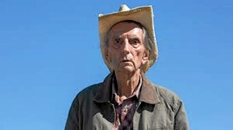 Harry Dean Stanto spiller Lucky, en hård negl på 90, der må indse at heller ikke en US Navy-veteran lever evigt. Foto: Fjerritslev Kino