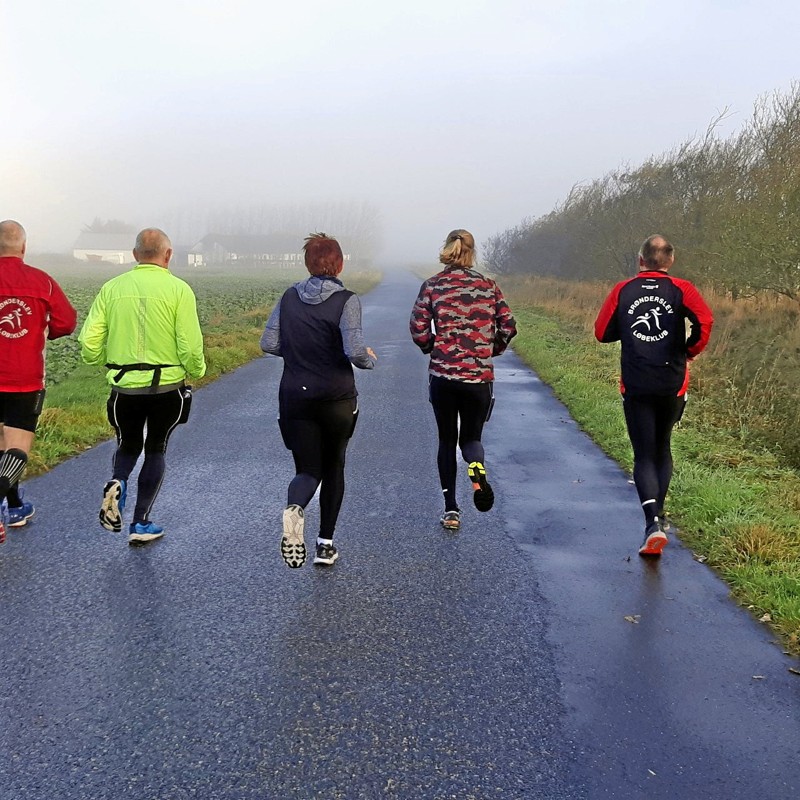 Før nedlukningen løb de sammen - nu løber de sammen hver for sig i Brønderslev Løbeklub. Foto: Brønderslev Løbeklub