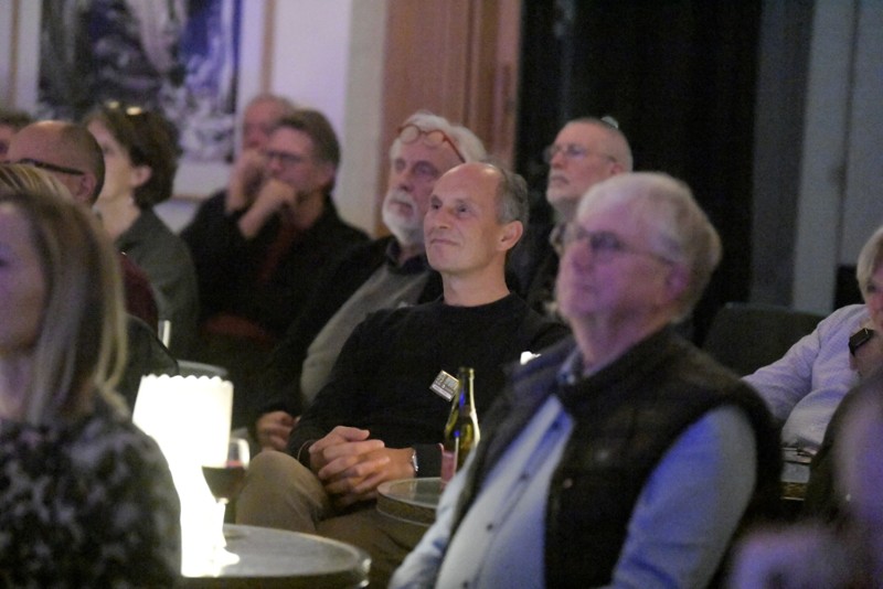 Kun halvt så mange publikummer som sædvanligt på grund af coronabestemmelsernes begrænsning af pladsen. Fornøjelsen var dog ikke halveret! Foto: Henrik Louis