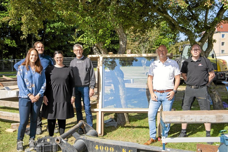 Teamet bag projektet: Ingeniør Anne Hedegaard, byggeleder NCC Jens Christian Præstegaard, arkitekt Marie Mølgaard Vinther, Hans Ulrik Møller, direktør i boligforeninge Vesterport Steen Andersen samt inspektør Sten Vintehr Christiansen. Foto: Michael Madsen