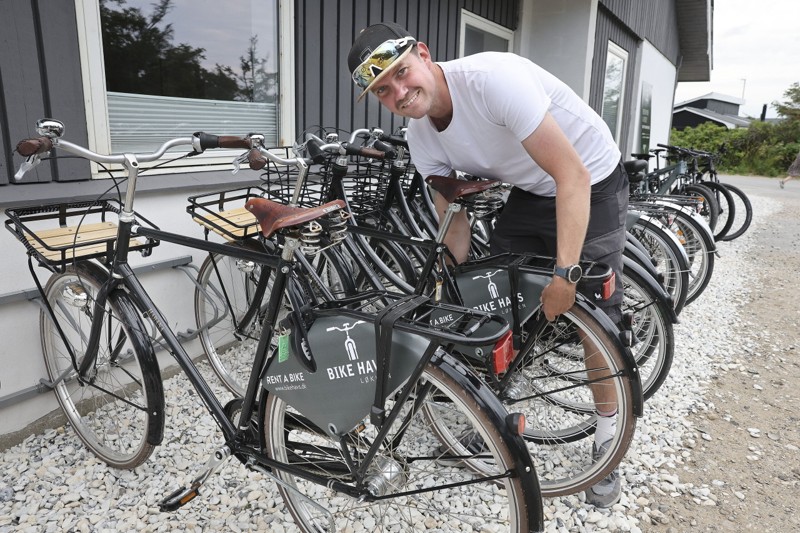 Lad bare din egen cykel blive hjemme og lad bilen stå, lyder fra Nikolaj Glyø, der står for udlejningen af cykler i Bike Havs, Her kan du leje både elcykler, mountainbikes og gravel cykler, ud over de mere traditionelle typer.