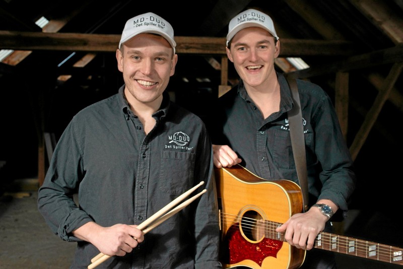 Sjørring Håndboldklub har været heldige at få MD-Duo til at komme og spille til før-festen, der starter i Mini-hallen.