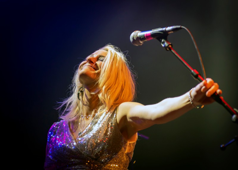 I guitarkufferten har Michelle masser at tage af, når hun går på scenen. Mest sange fra sine albums, men også andre sange, som hun gør til sine helt egne.