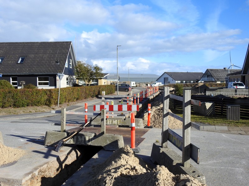 -Vi mangler således kun ca. 50 huse, så har alle det i Hirtshals, og i øjeblikket har vi 15 mere på vej, fortæller John.