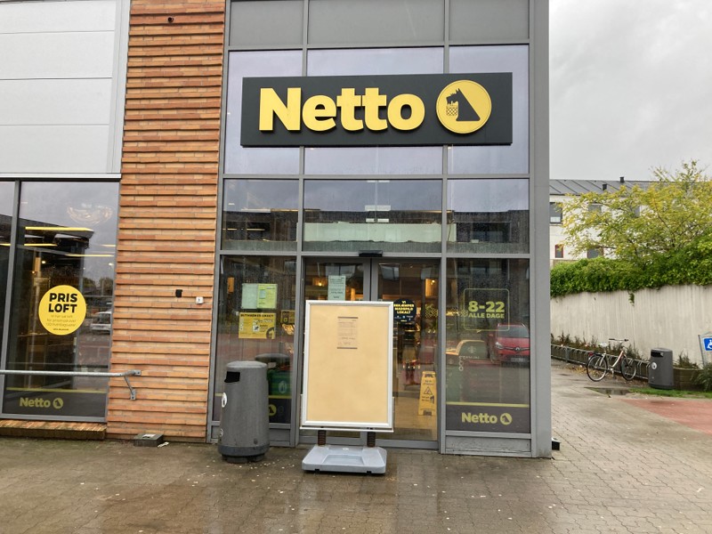 Sådan har der set ud i 13 dage ved Netto i Vrå - mandag 10. oktober blev dørene dog slået op igen.