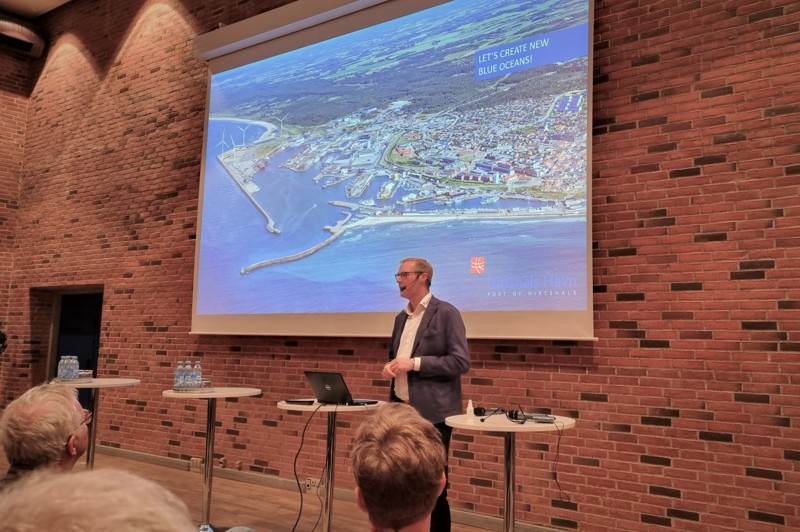 Havnedirektør Per Holm Nørgaard fremlagde planerne for den store havneudvidelse i Hirtshals.