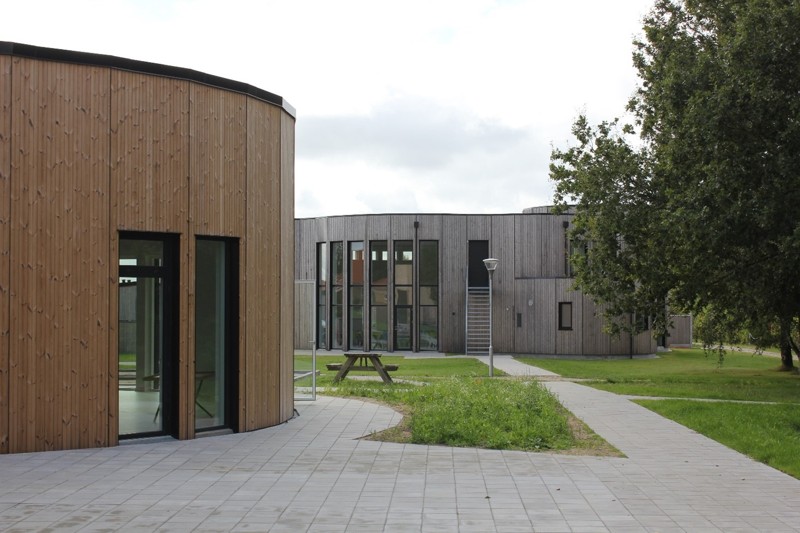 Også Fjerritslev College vandt Arkitekturprisen 2022 – blandt andet fordi de nye fælleshuse kommer hele byen til gode. 
