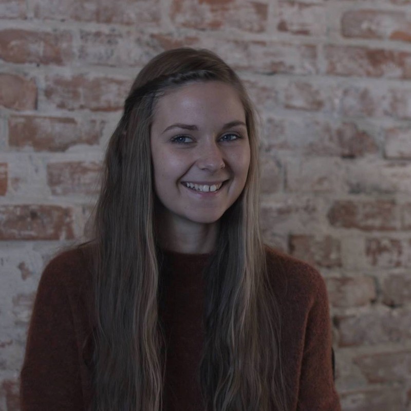 Liv Lundholm Pedersen arbejder for første gang som statistkoordinator på en filmproduktion