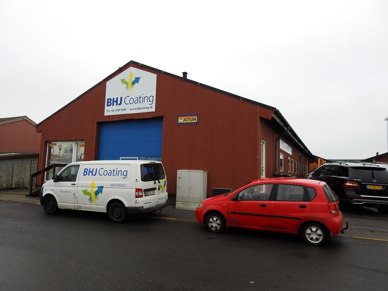 BHJ Coating holder til ved siden af redningsstationen på havnen i Hirtshals.