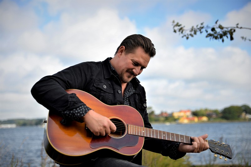 Mads Toghøj fejrer, udover udgivelsen af det nye album, også 25 års jubilæum som musiker i dette efterår.