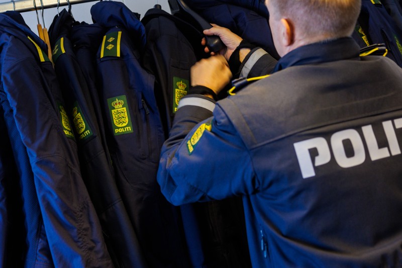 Politiet i Himmerland pågreb natten til fredag 11. november to bilister, som sigtes for spirituskørsel.