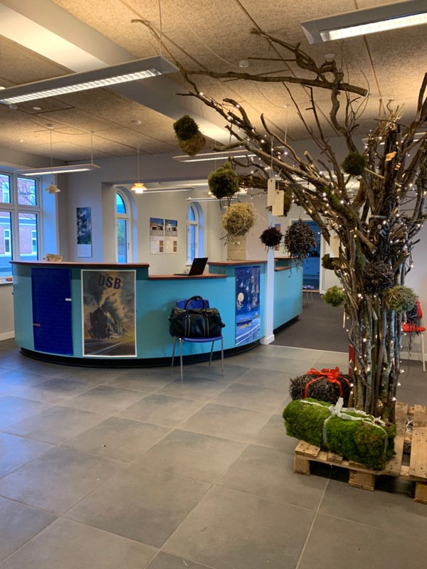 Der vil være særligt åbent i Stationsbygningen for alle tirsdag eftermiddag 22. november, for genindvielse og fejring af at toget kommer igen.