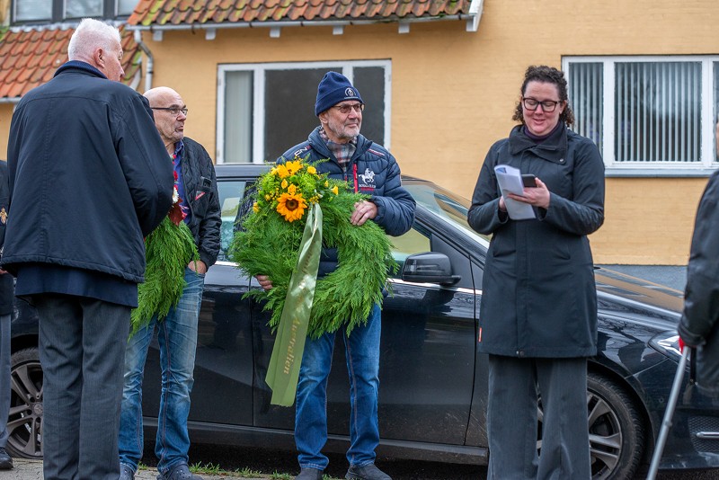 Konsul Penny Perez fra den Australske Ambassade nedlagde også en krans på vegne af ambassaden.