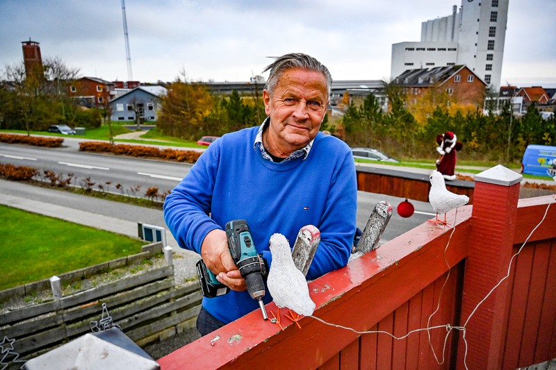 Vi skal stadig fejre julen - men vi sparer på timerne vi har lysene tændt i år, lyder det fra Leo Jensen.