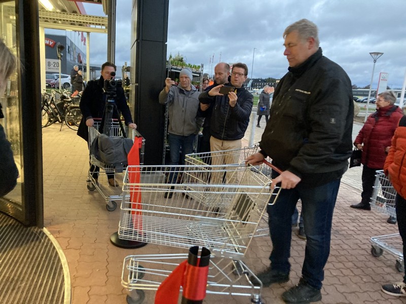 Løvbjerg åbner fredag kl. 8.00 for første gang døren i Frederikshavn og Jan Boye Nielsen har stået klar siden klokken seks.