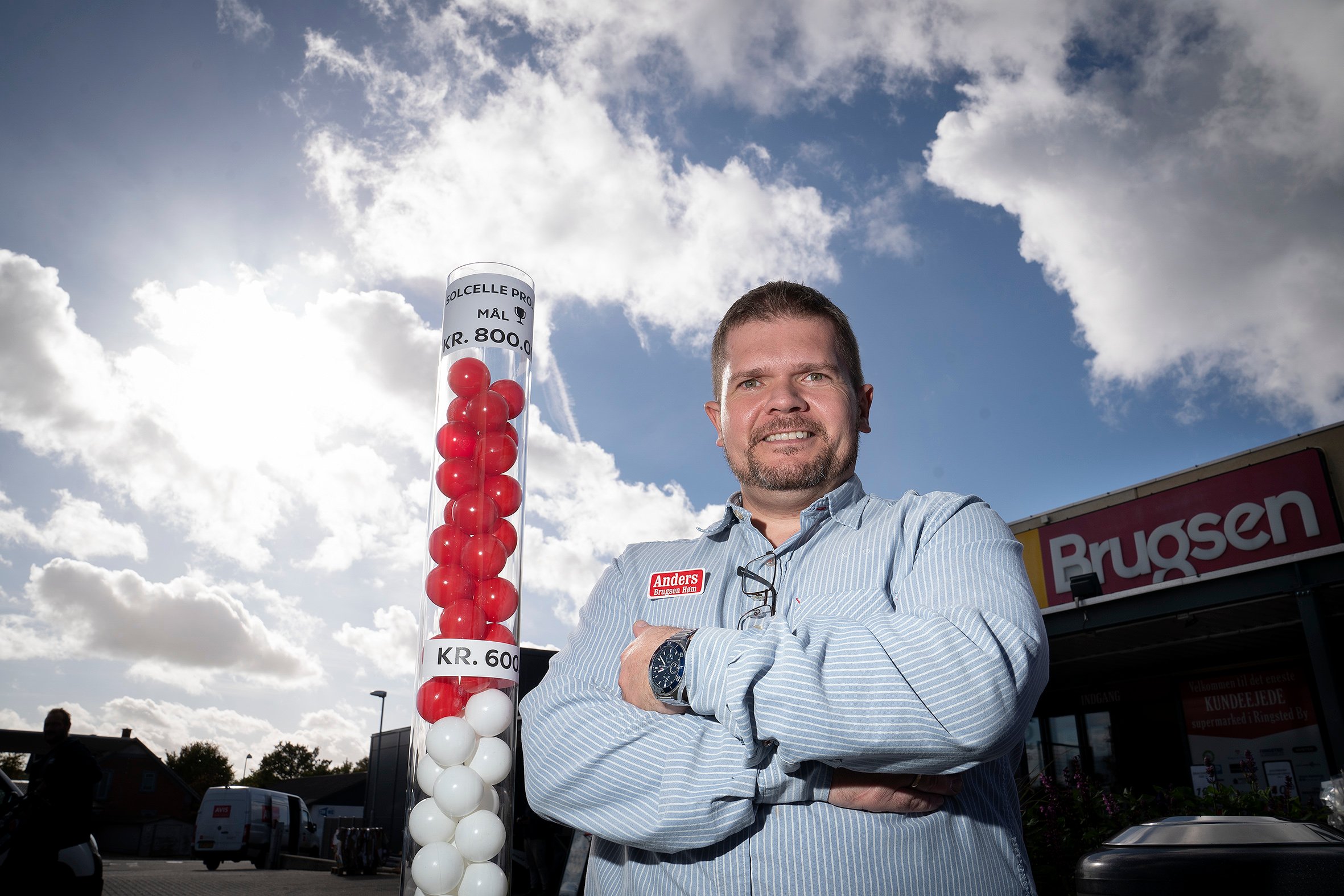 46-årige Anders Apel Jensen blev ansat som uddeler i Dagli’ Brugsen Høm 1. november 2015 og har siden slået sig fast som et populært ansigt i den lille brugs. Nu er det slut.