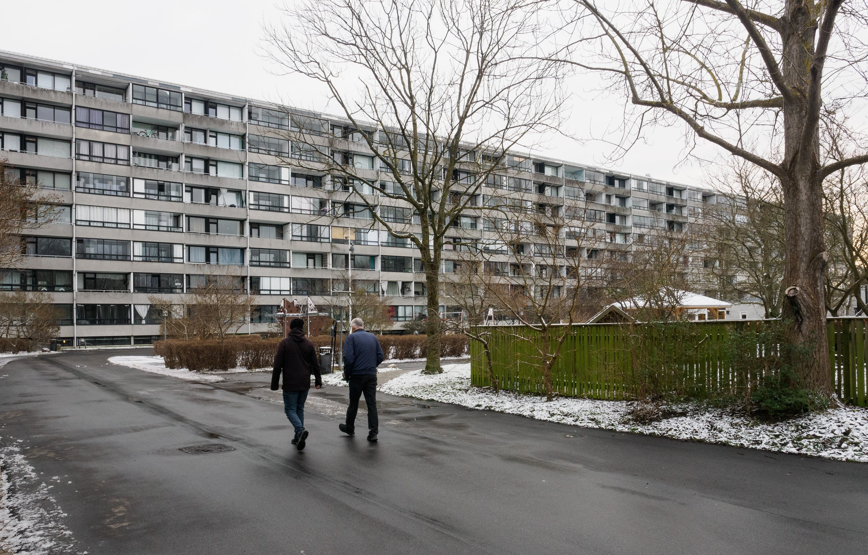 Beboerne skal blandt andet have nyt køkken og renoveret badeværelset, og de udendørs arealer skal forbedres. Foto: Kaj Bonne.