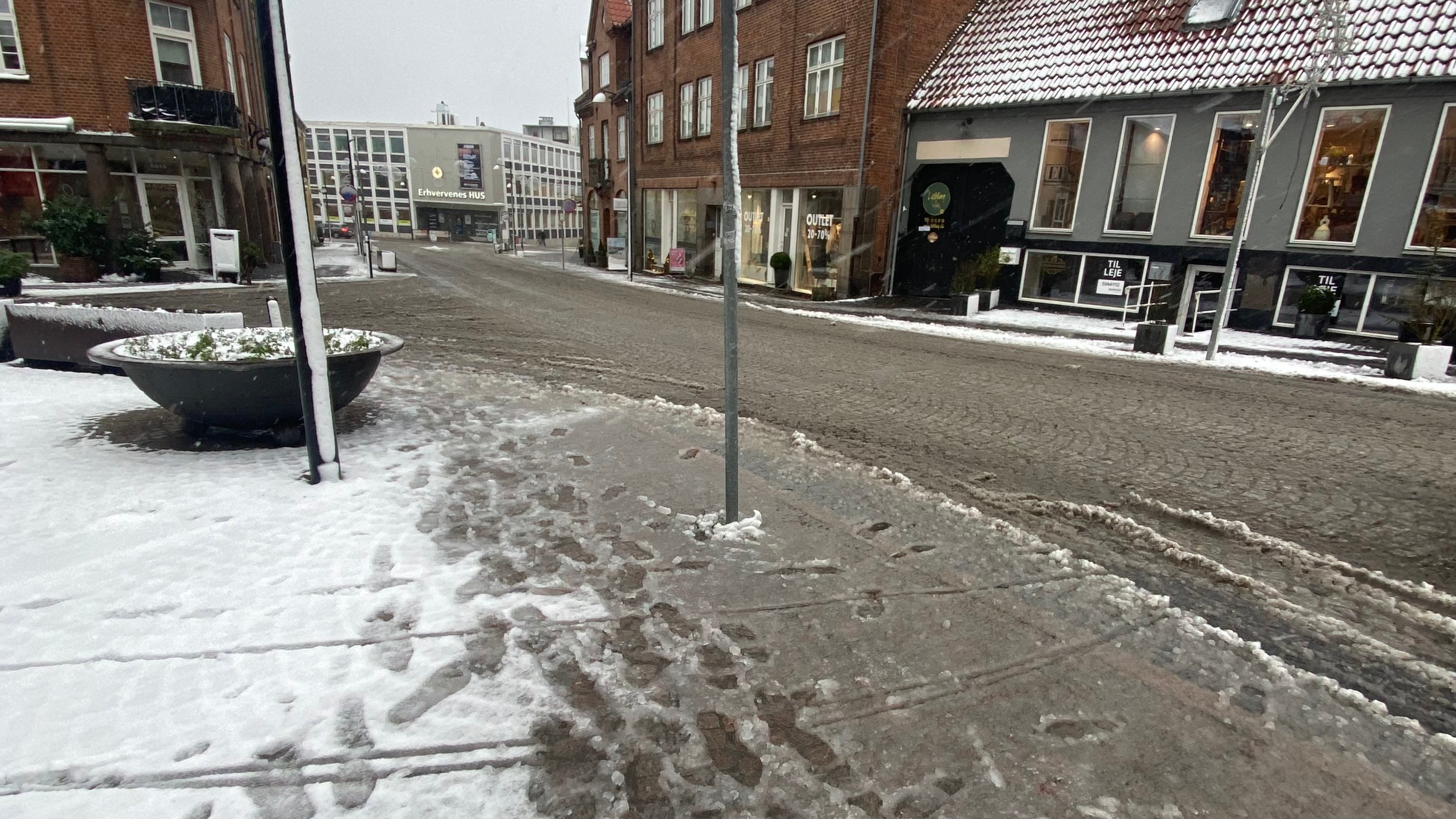 Holbæk midtby er sjappet til, men det skyldes ikke manglende snerydning, men noget helt andet. Foto: Pernille Kielsen Pedersen