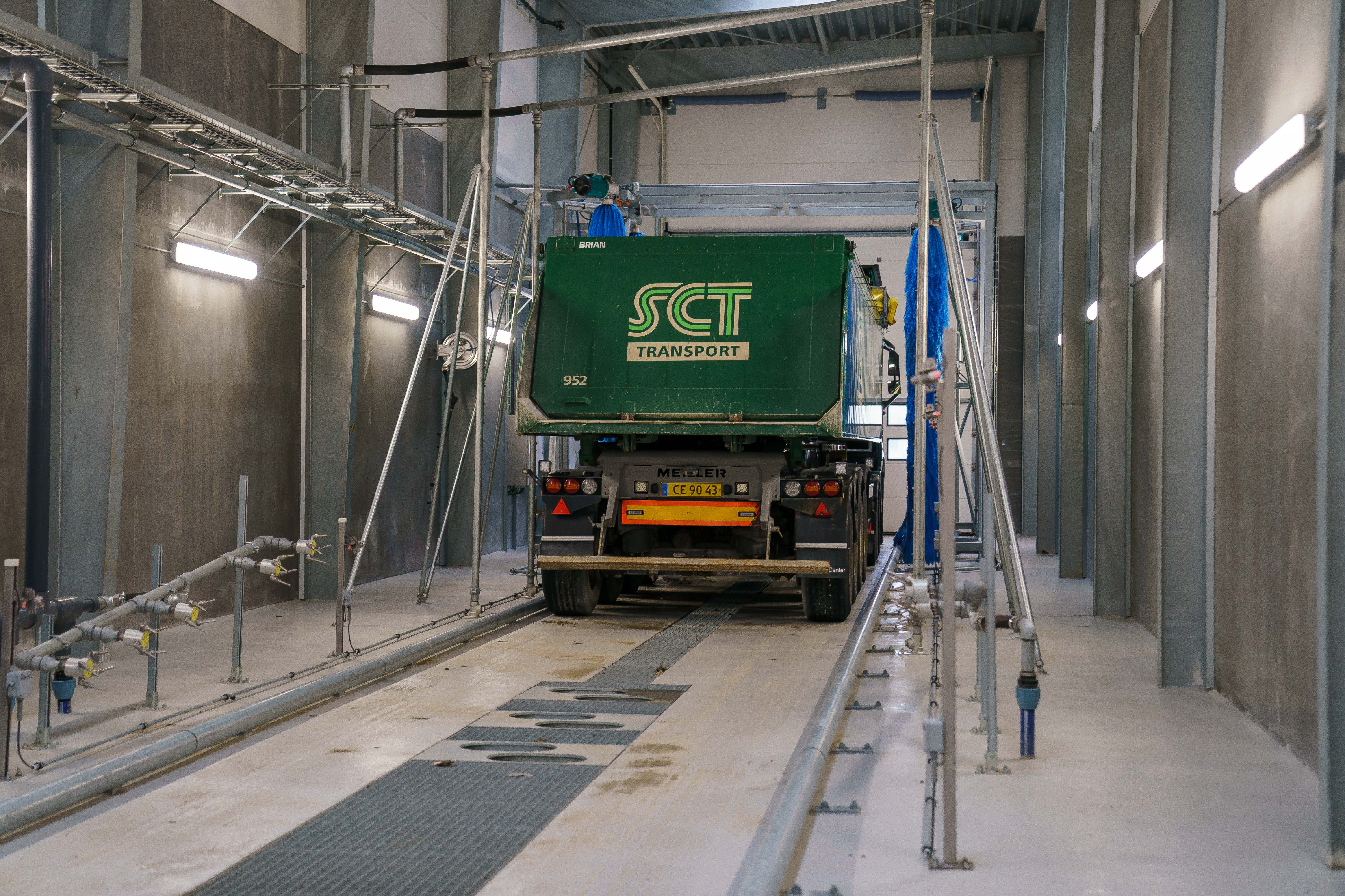 SCT Transports domicil i Farremosen tæller blandt andet en stor vaskehal for lastbiler, men skulle også have omfattet Remco Ressourcecenter, havde det stået til SCT. Det er der lange udsigter til.