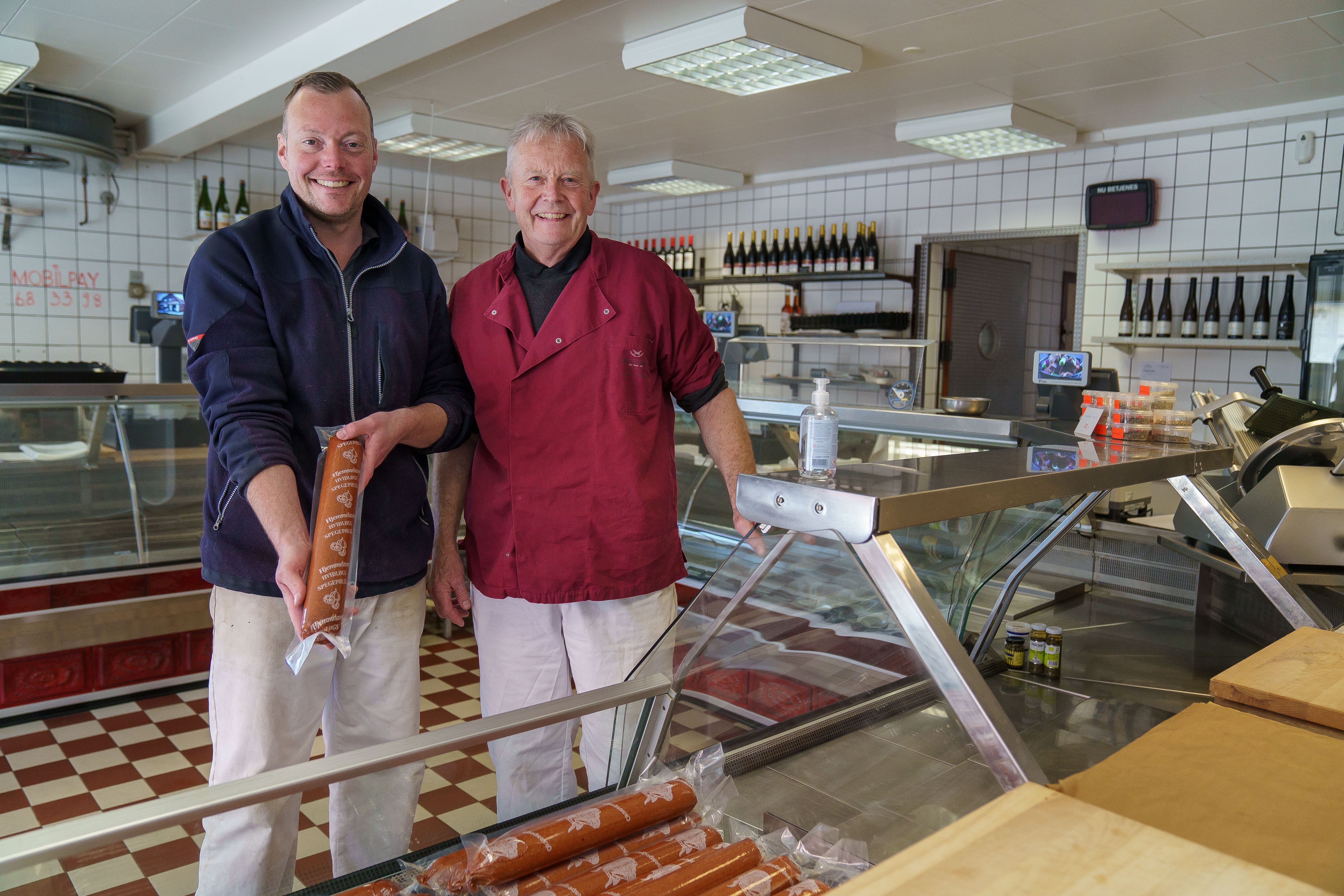 Kenneth og Bent Jørgensen har lavet deres sidste Rørvig Spegepølse.