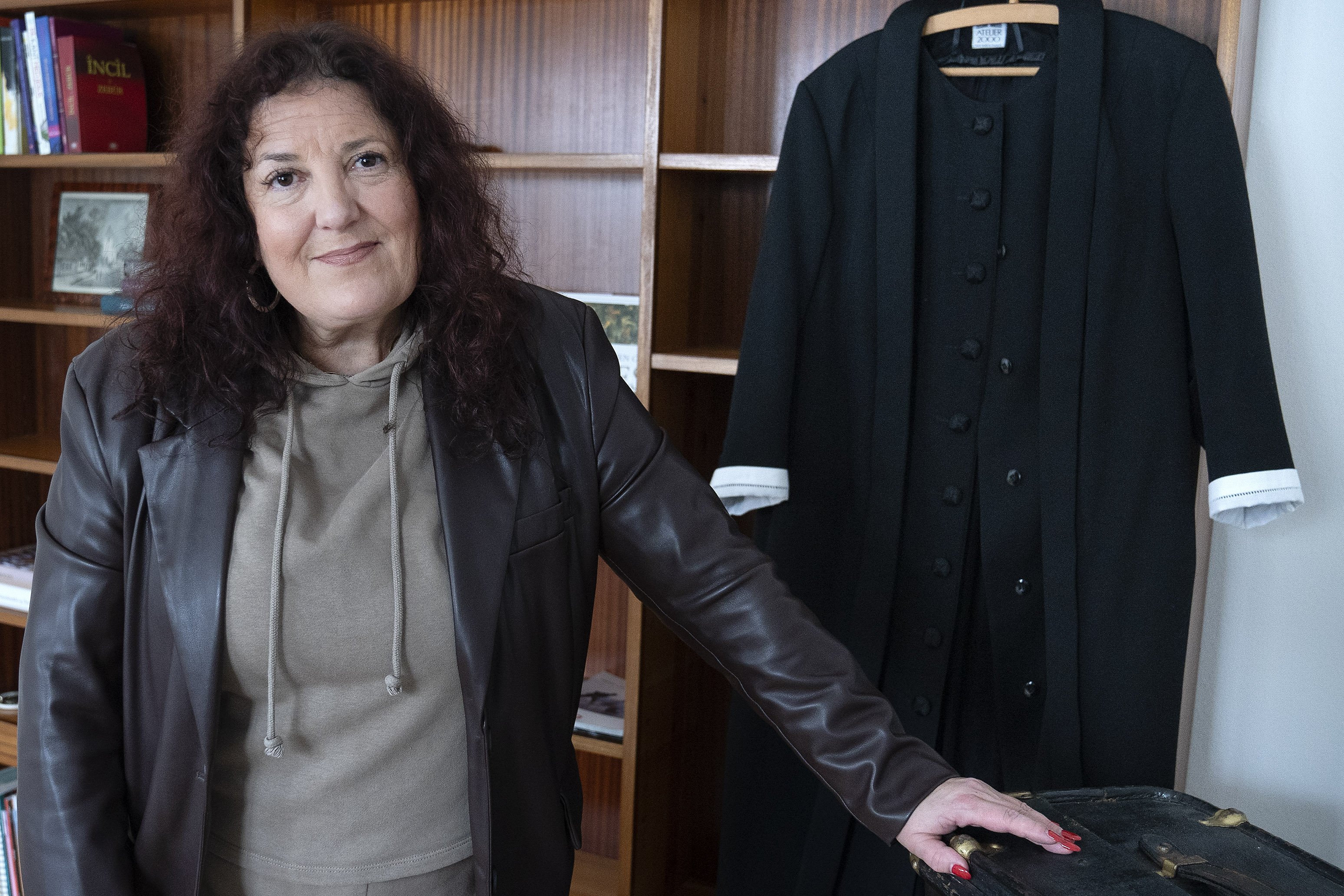 Charlotte Roel Adams er flyttet ind i Store Heddinges gamle præstegård og er klar til søndagens indsættelsesgudstjeneste i kirken. Foto: Anders Ole Olsen