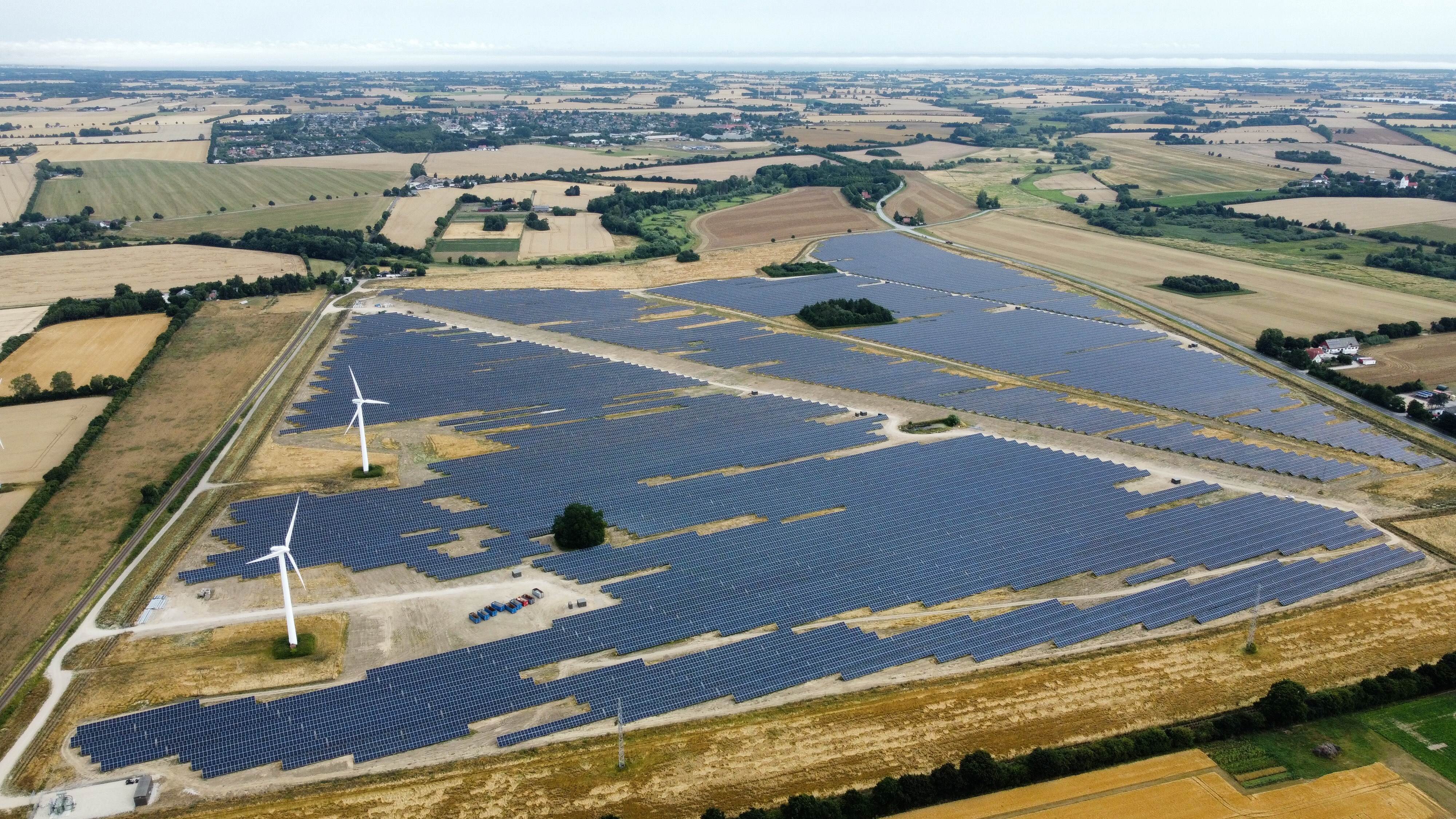 Den sjællandske energikoncern Andel vil opføre 15 solcelleparker rundt om i landet. De første i Sorø, Næstved, Vordingborg og Guldborgsund ventes klar i år eller næste år.