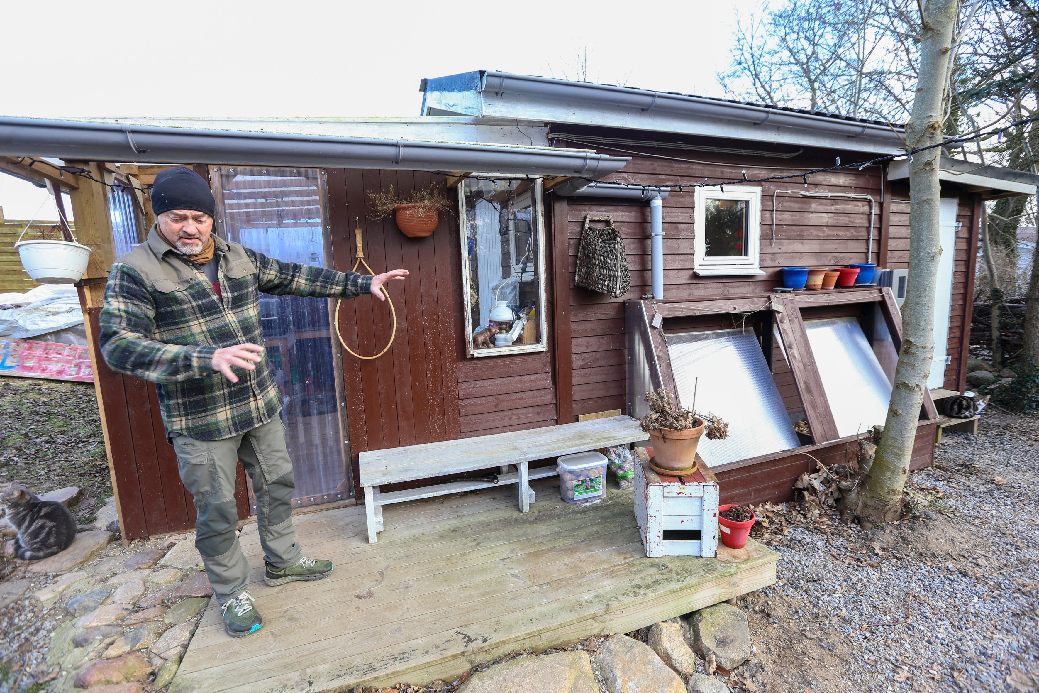 Jes Lysgaard bor i et Tiny House. Han havde købt en grund, hvor der havde stået et hus i forvejen.