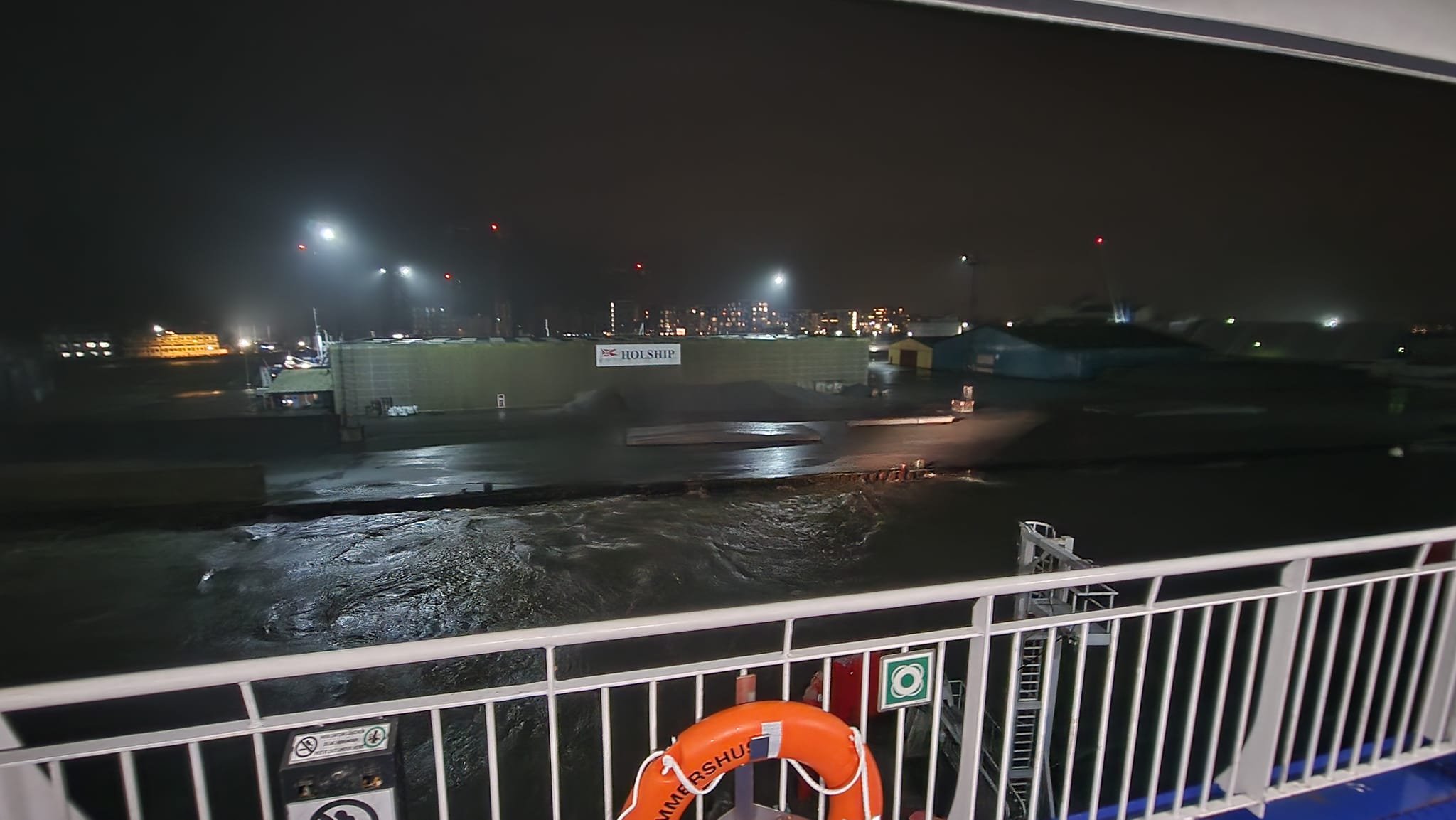 Mikael Kronborg tog dette billede fra færgen, få øjeblikke inden den måtte forlade Køge Havn igen og sejle tilbage til Bornholm. Foto: Mikael Kronborg.