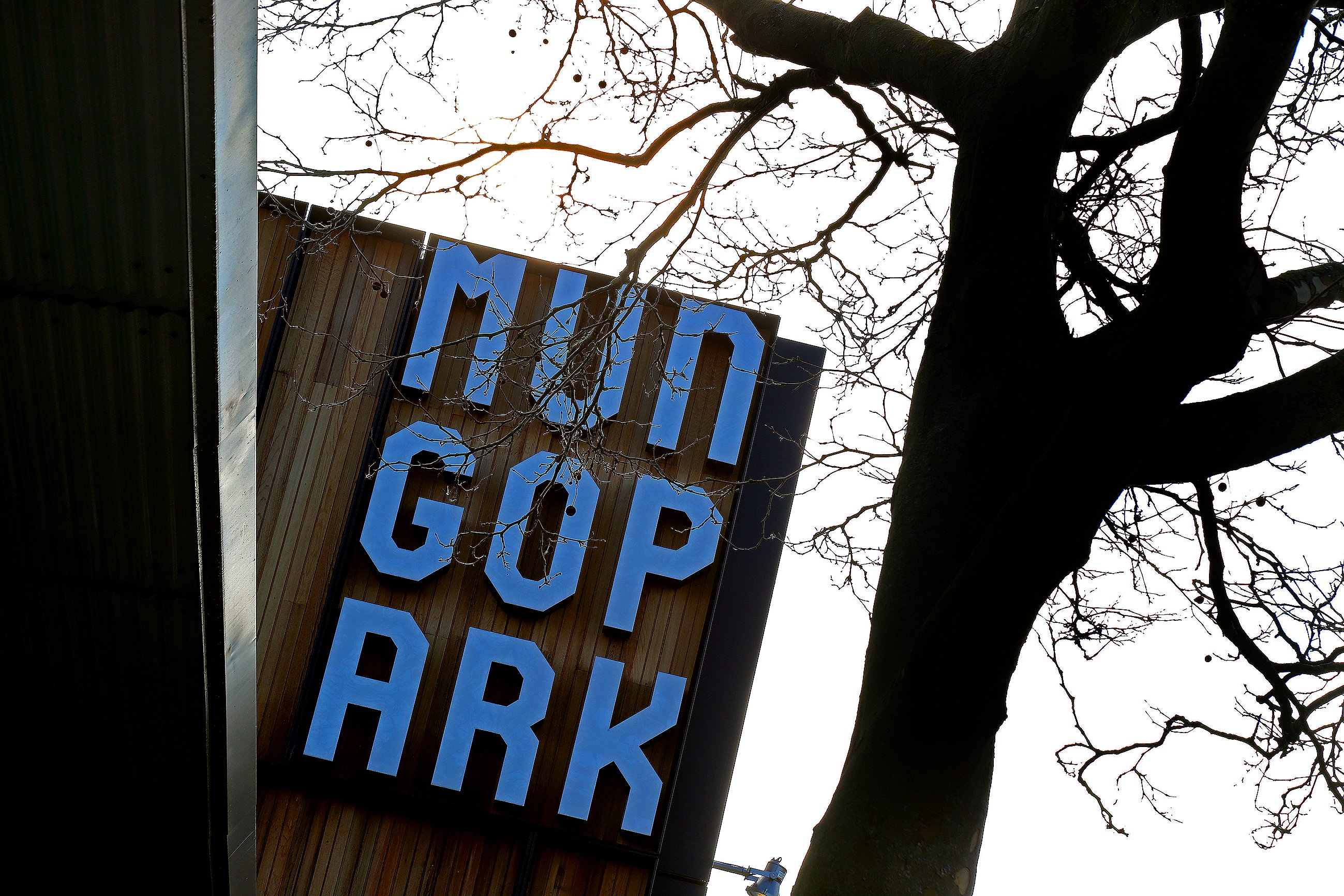 I december måned indviede Mungo Park sin nye og længe ventede teatersal. Bygningen er udvendigt beklædt med cedertræ. Foto: Allan Nørregaard