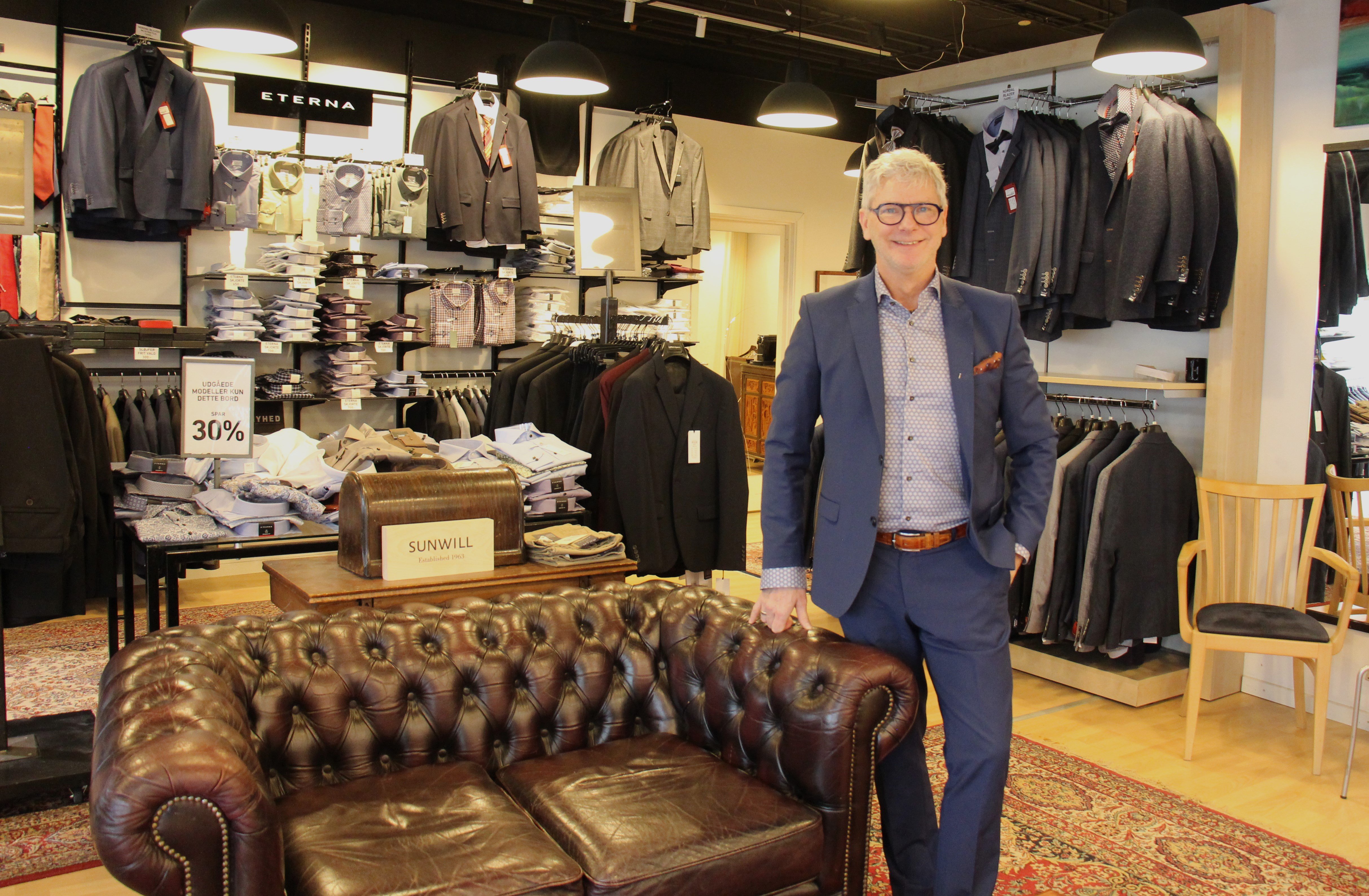 Kim Daleng har drevet Tøjeksperten Kim her i byen i ni år.