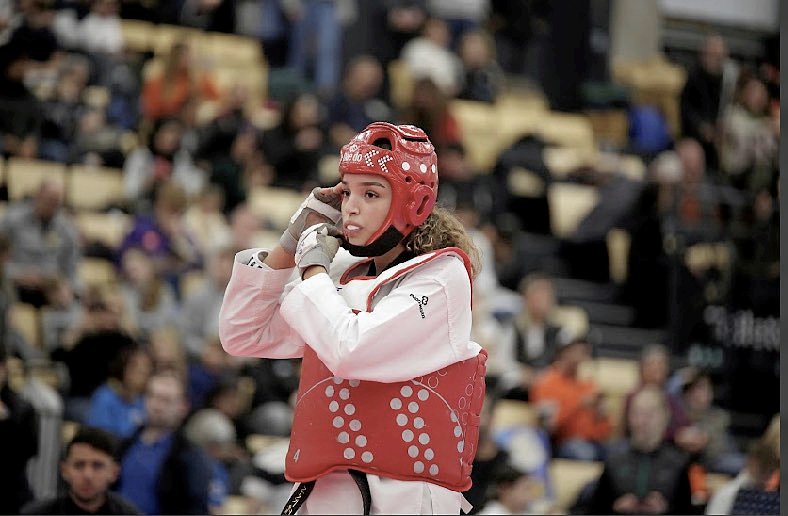 Hafsa Liana Chatiou er én af de tre lokale taekwondokæmpere.