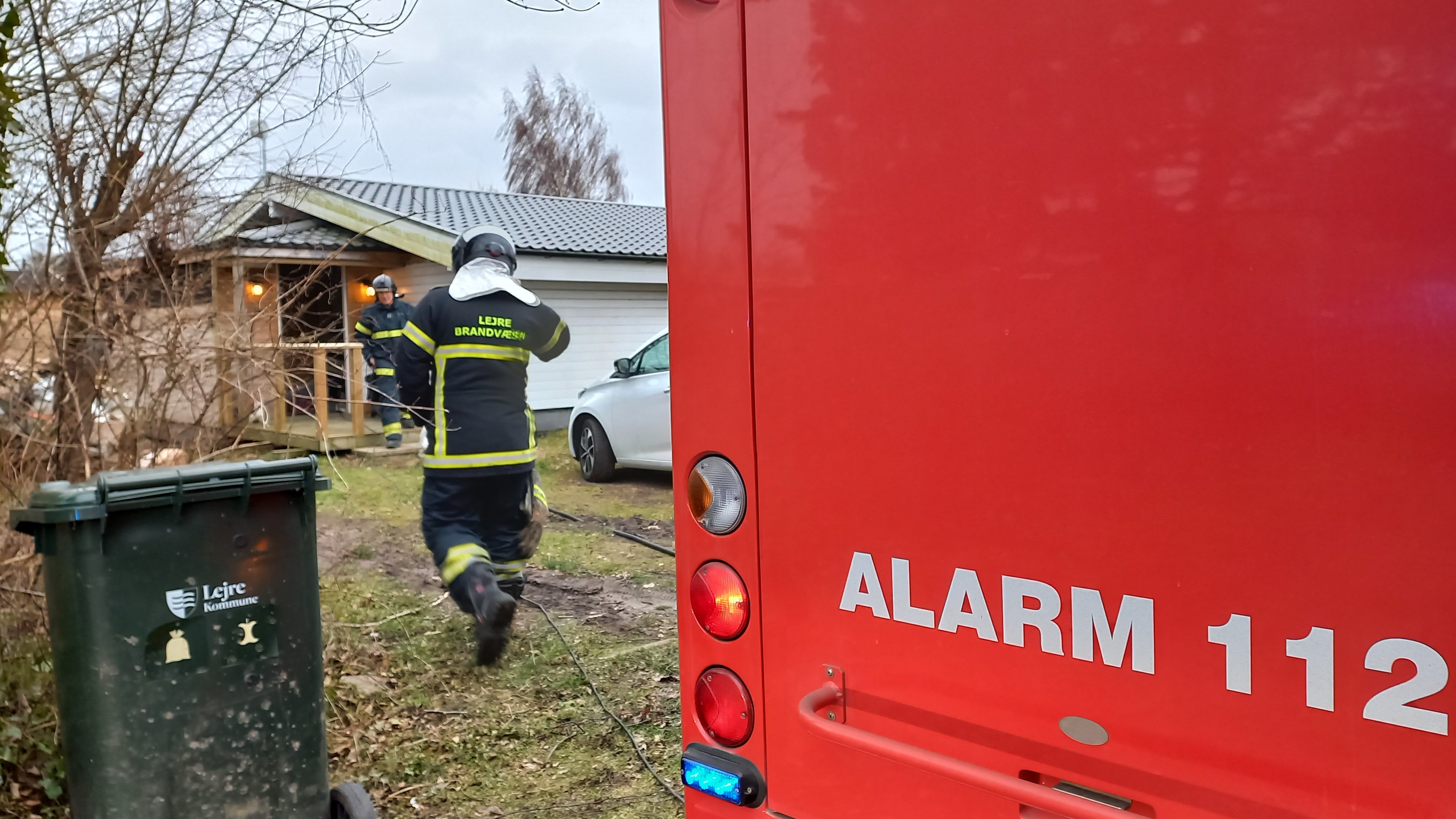 Beboere i et sommerhus i Lejre Kommune tog selv affære, da en brand brød ud søndag eftermiddag. Privatfoto