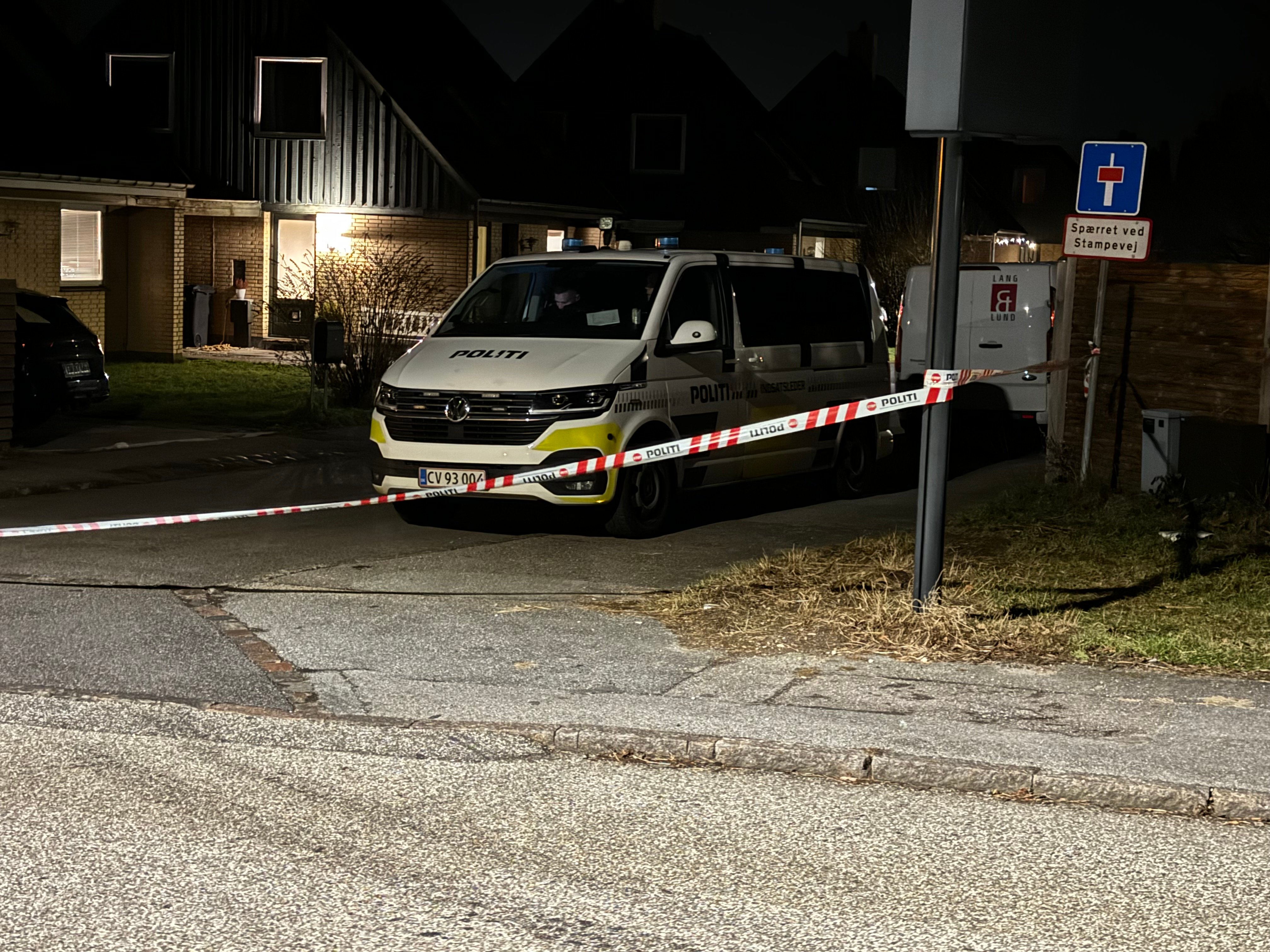 Torsdag den 1. februar fik Nordsjællands Politi en anmeldelse om, at en mand havde taget fat i en 11-årig dreng kl. ca. 17.50 ud for Agertoften nr. 3 i Hørsholm.