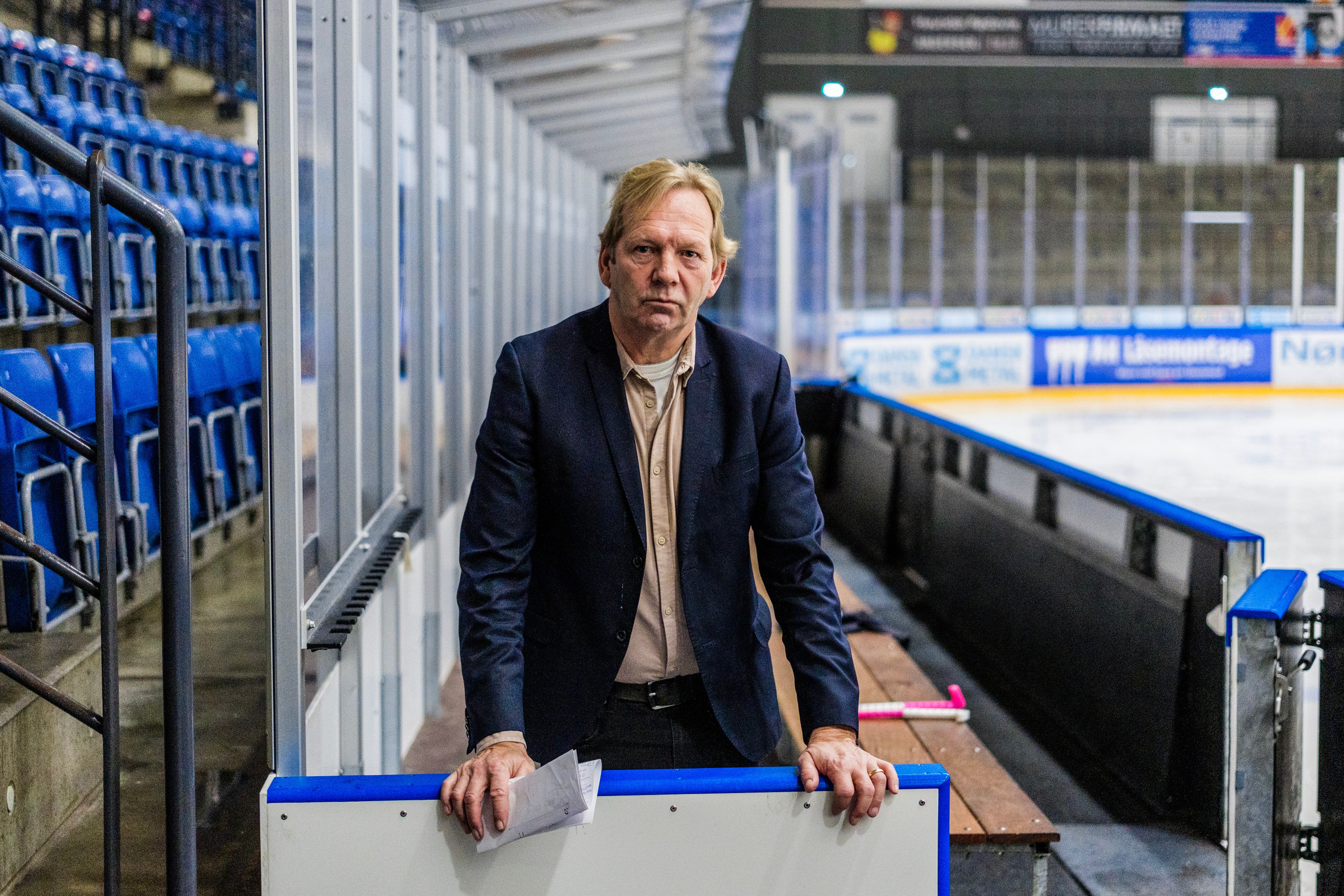 - Jeg er ikke bekymret og det synes jeg heller ikke, at vores fans skal være, fortæller ishockeydirektør Olaf Eller.