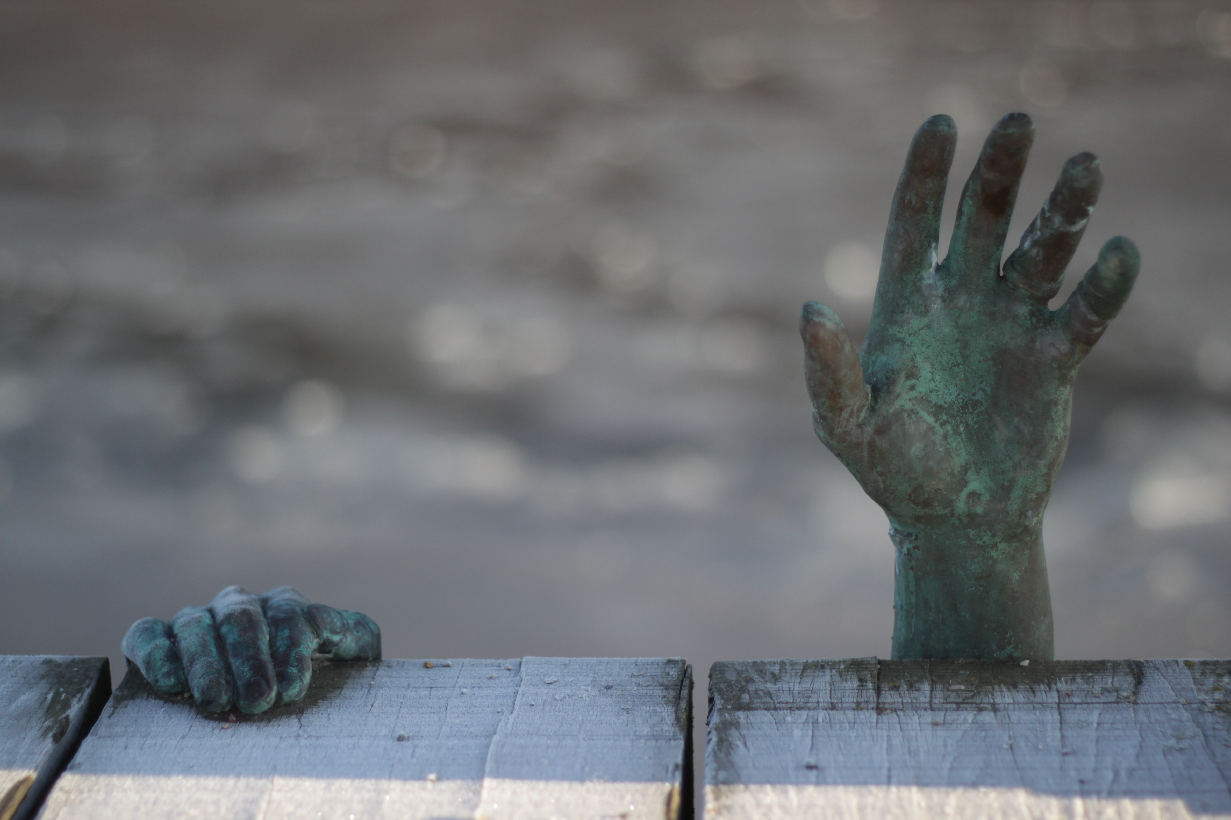 Anonym Kunstner har gjort sig særligt bemærket ved at tage byrummet i brug til sin kunst. Den dur fortsætter han i med sit suverænt største projekt hidtil - en byport ved ankomsten til Helsingør - som også private kan give en hånd med til.