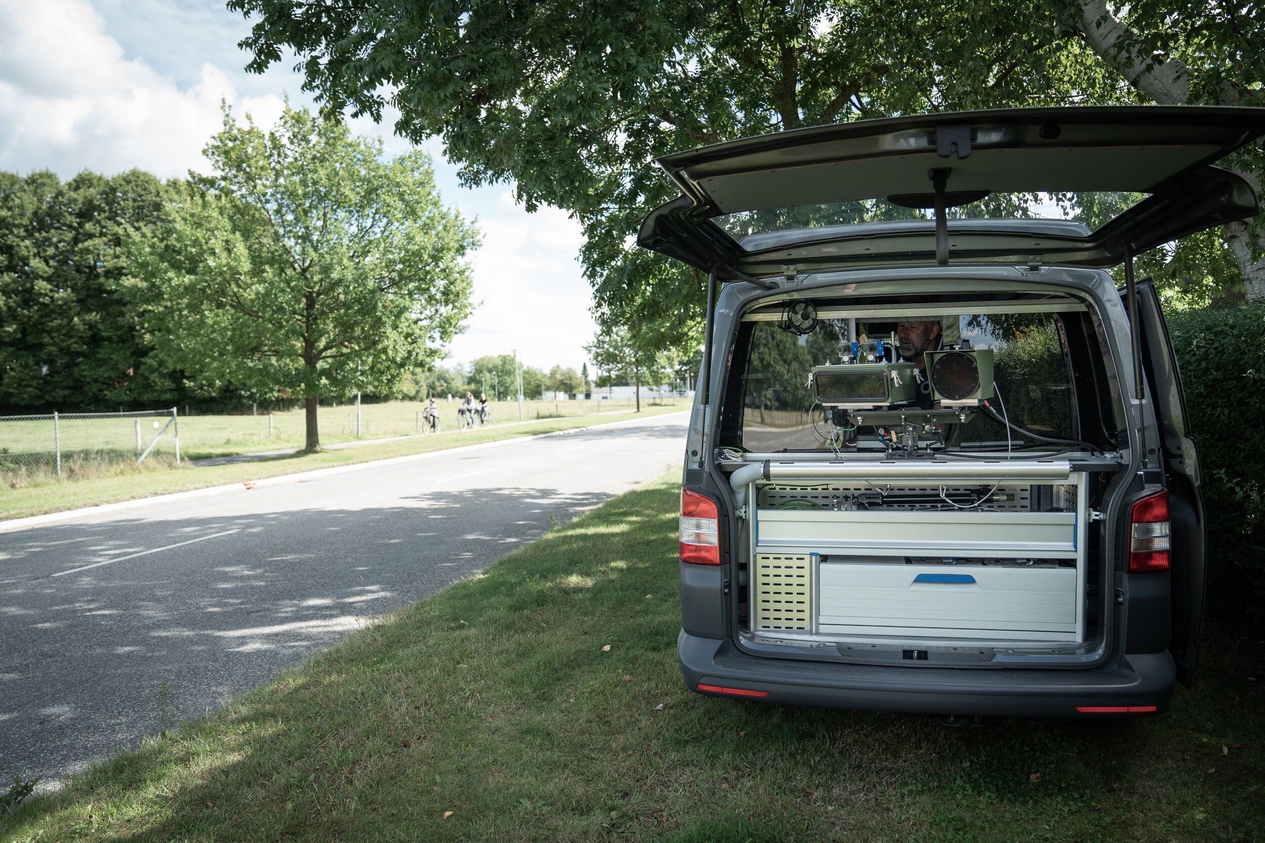 Siden 2022 har det teknisk set været ulovligt at parkere en fotovogn i græsset mellem en vej og en cykelsti eller et fortov.